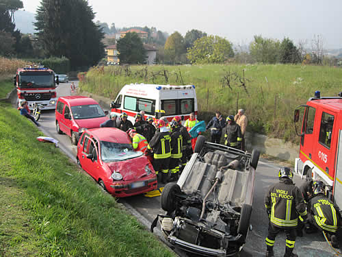 Incidente Stradale a Rovagnate, auto ribaltata.